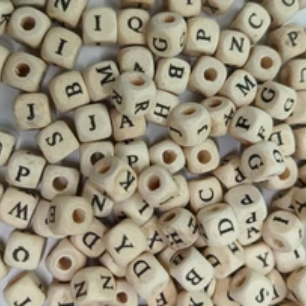 Мъниста за мартеници - "Дървени букви" - 100 броя.