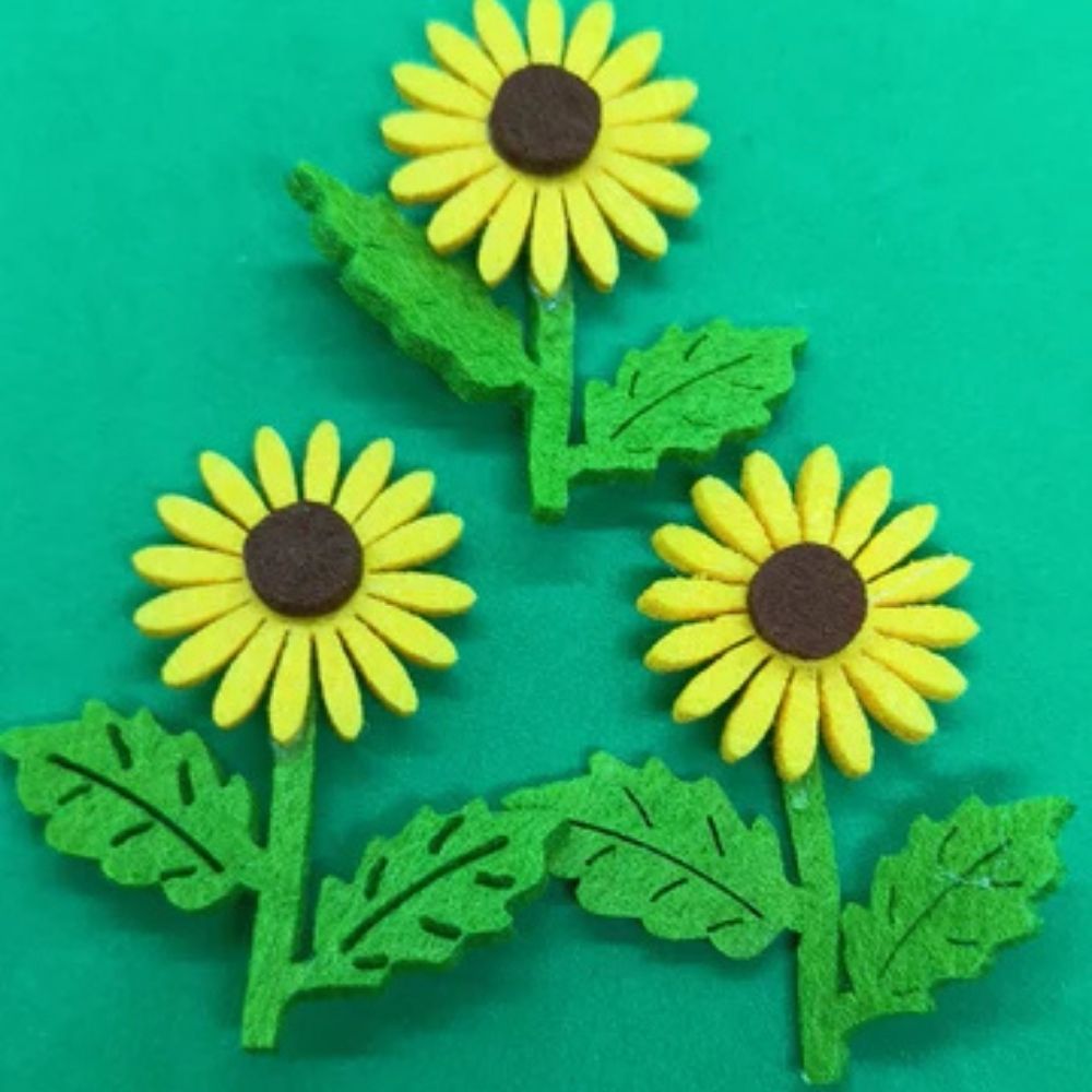 Слънчоглед с листенца от филц - 10 броя.