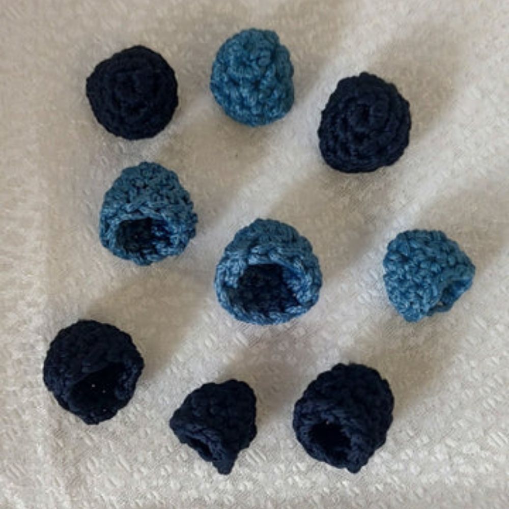 Плетени шапчици/калпачета - 10 бр