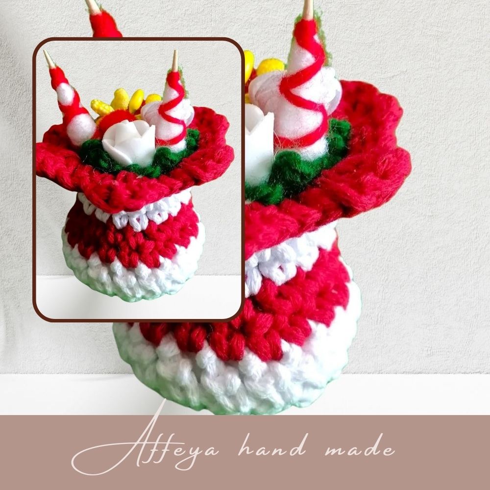 Мартеници тип Вазичка с декорация