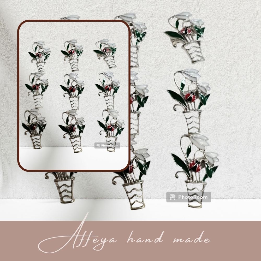 12 броя брошки "Кокиче"