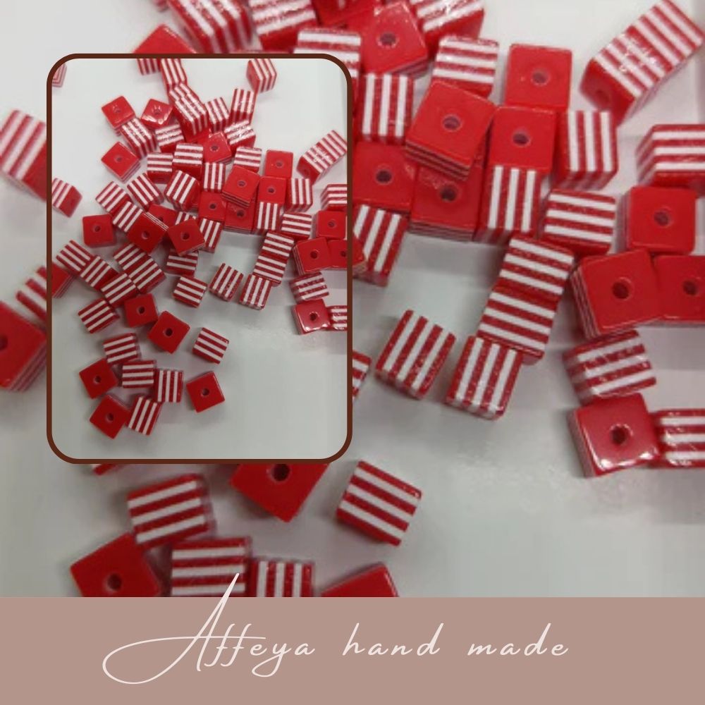 Мъниста за мартеници - "Червени кубчета"