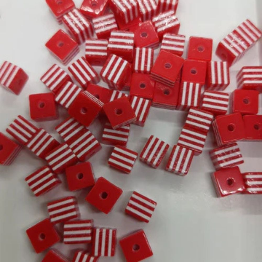 Мъниста за мартеници - "Червени кубчета"