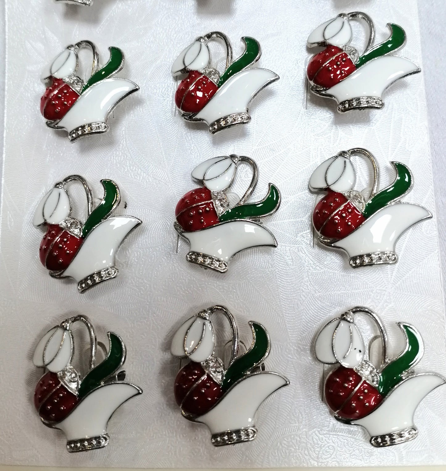 12 броя брошки "Кокиче"