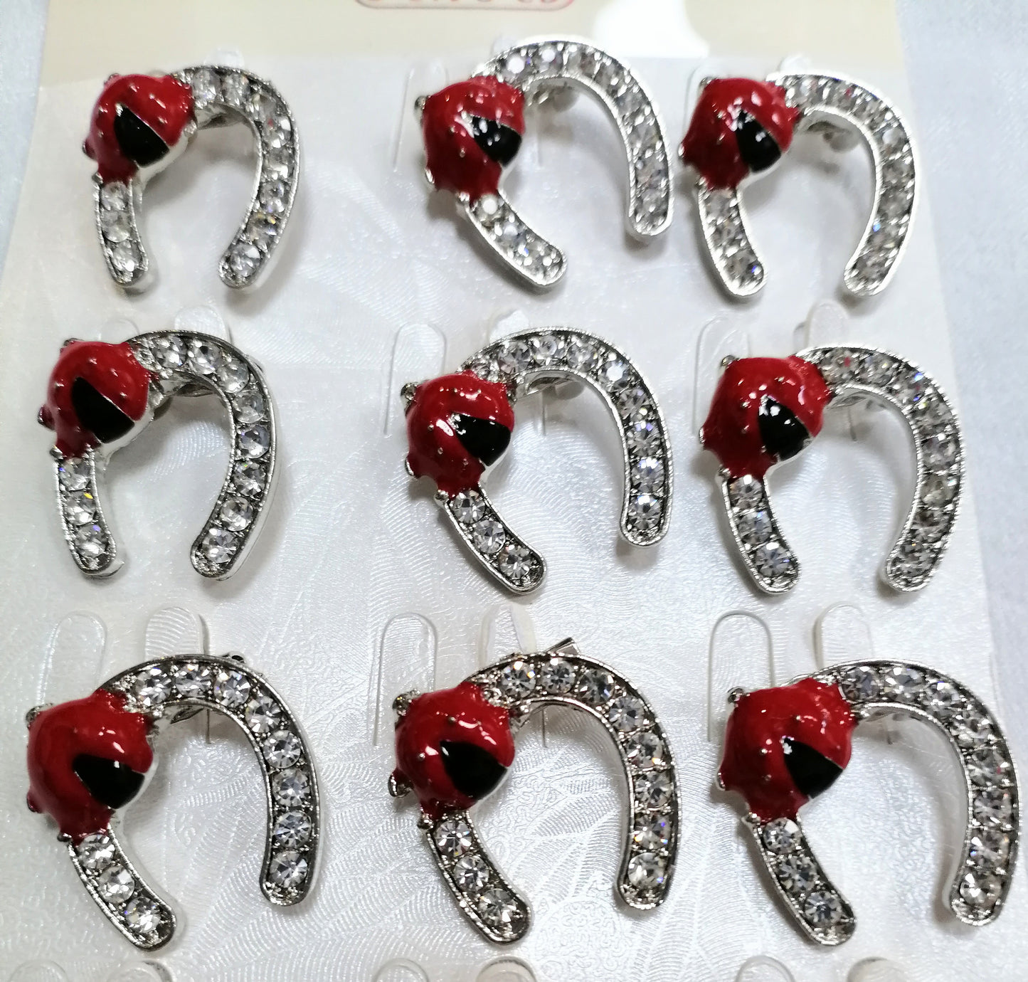 12 броя брошки "Подкова с детелина"