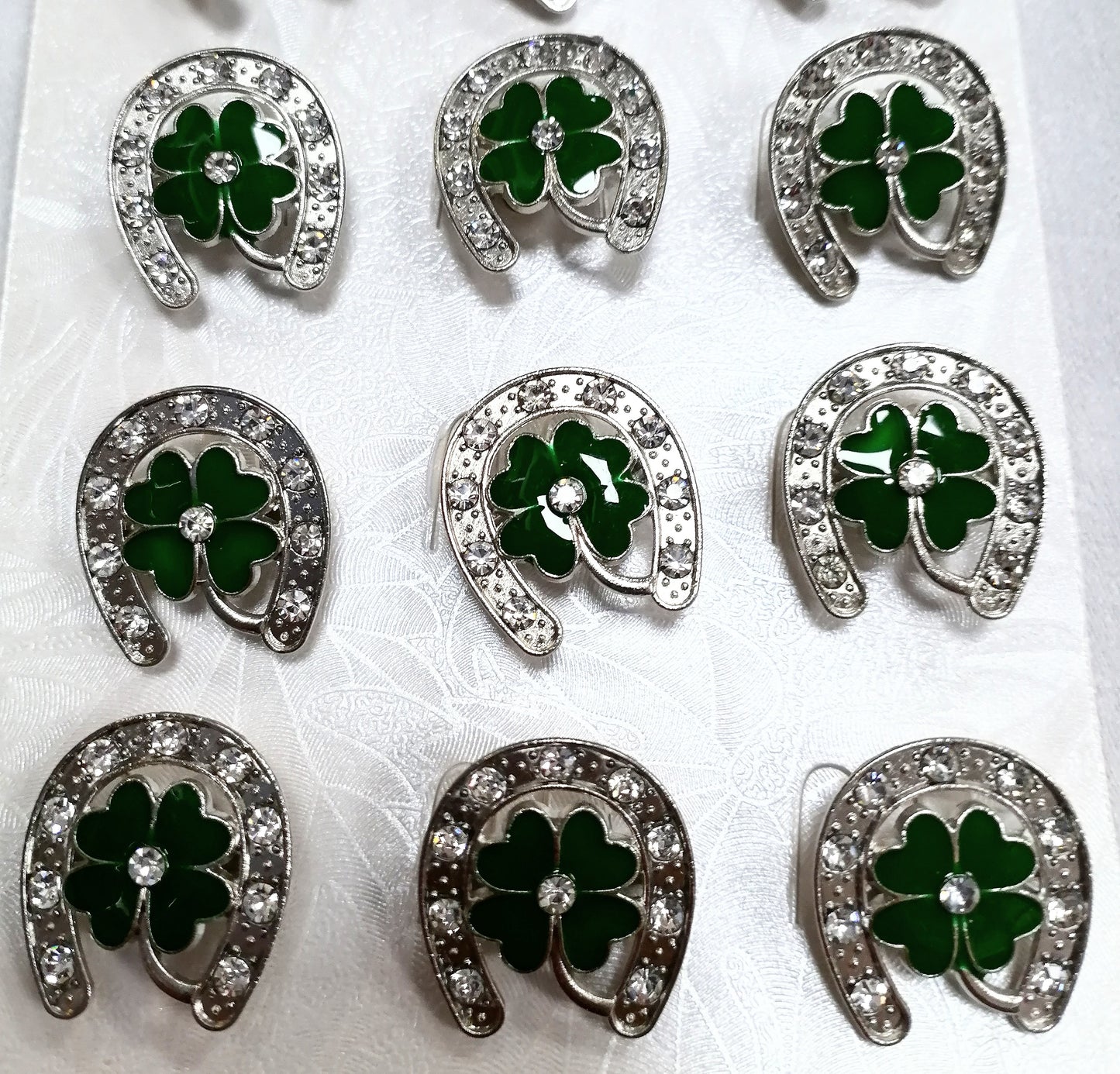 12 броя брошки "Подкова с детелина"