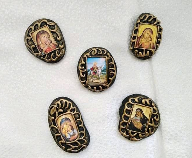 Камъче с икона и късметче