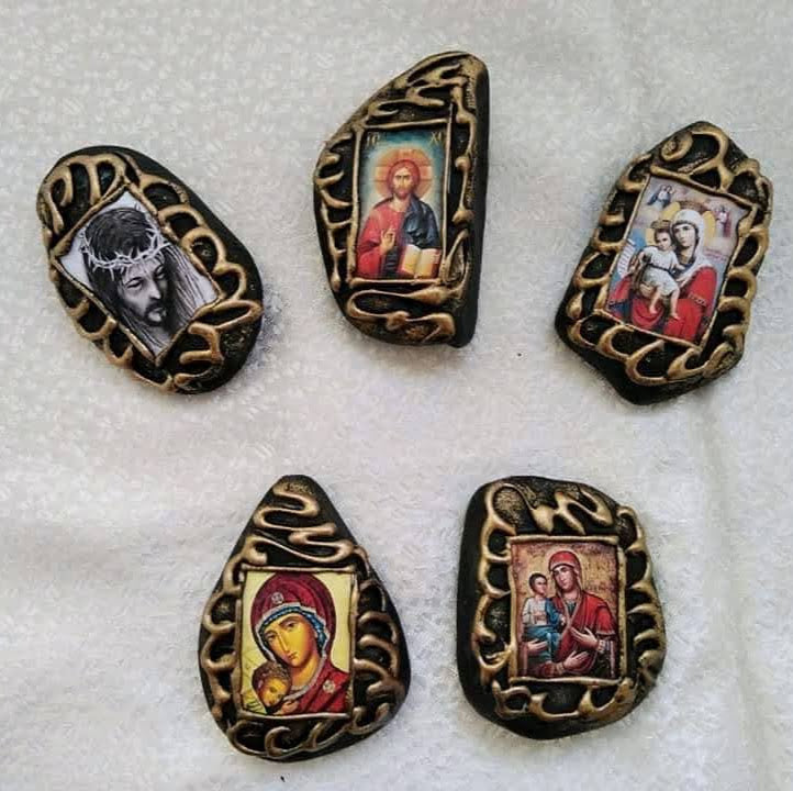Камъче с икона и късметче